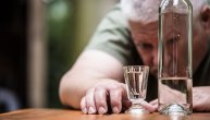 Profil alkoholičara u Srbiji: Mlad popije pola litre rakije, star se napije od 2-3 čašice