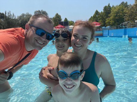 nađa higl sa porodicom- preselila se u sloveniju