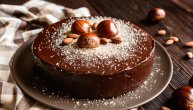 Torta od kesten-pirea i čokolade, ali bez brašna i šećera