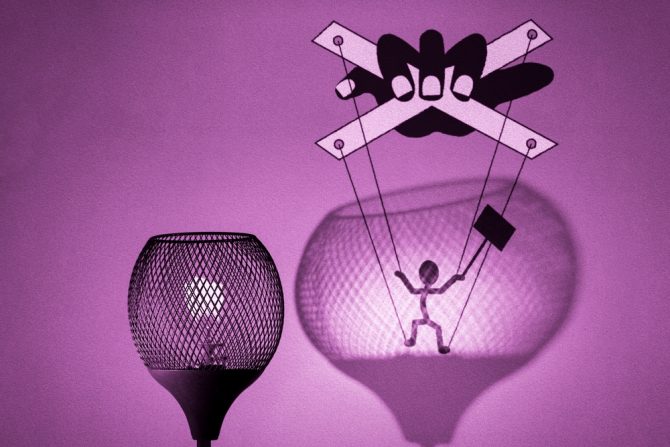 služivanje ili gaslajting