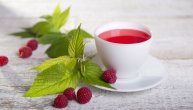 Čaj od lista maline žene bi trebalo da piju zbog ovih 8 dobrobiti