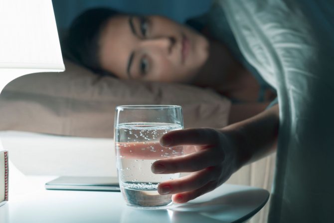 čaša vode pre spavanja
