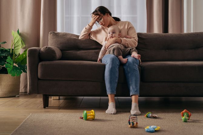 Postporođajna depresija