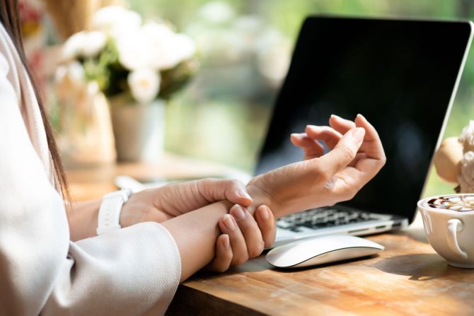 bol u ručnom zglobu