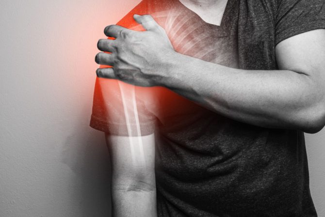 Bol od ramena do lakta