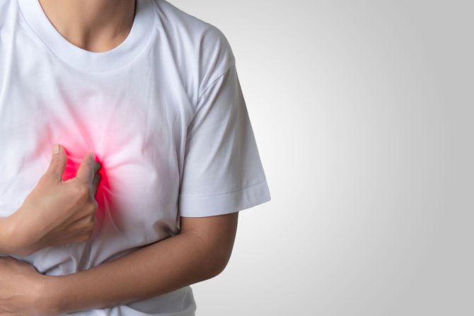 bol na desnoj strani grudnog koša