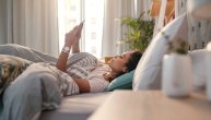 Upotreba telefona ujutru, čim se probudimo i njeni neželjeni efekti