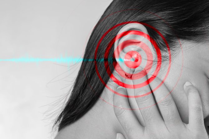 bol u uhu pri gutanju