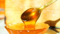 Zašto je dobra kašičica meda ujutru, na prazan stomak, uz mlaku vodu
