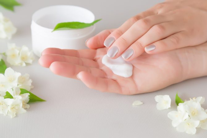 suva koža iz,među prstiju