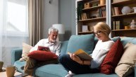 Neke večernje navike pomažu ljudima da zadrže mentalnu oštrinu čak i u 70-im godinama i kasnije