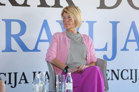 bojana marković plavi krug