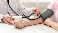 Nizak krvni pritisak prate pospanost, vrtoglavica i glavobolja: Kako da reagujemo ako dođe do naglog pada?