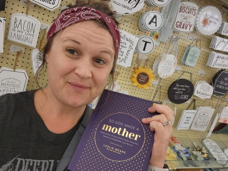 Svoja iskustva pretočila je i u knjige Foto: Facebook Nicolle Hastings