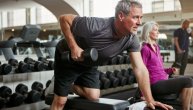 Trening snage čini čuda za mišiće i koštanu masu, ali za neke osobe može biti opasan