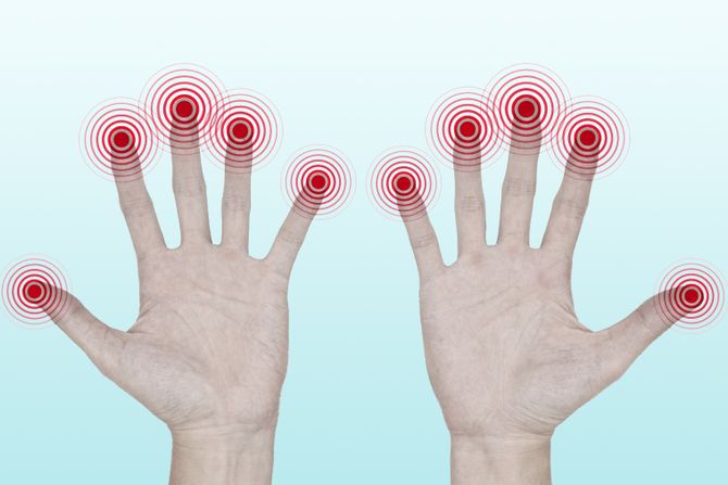 trnu prsti na rukama