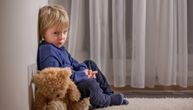 Kada mala deca dodiruju svoje genitalije: zašto se to dešava i kako da reagujemo