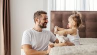 Dolazak bebe i prelazak u očinstvo je hormonski cunami i za muškarce: Šta im se dešava i zašto se menjaju?