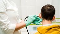 Bol, crvenilo, curenje gnoja: Zašto su deca podložnija upali srednjeg uha i kako ih štiti majčino mleko