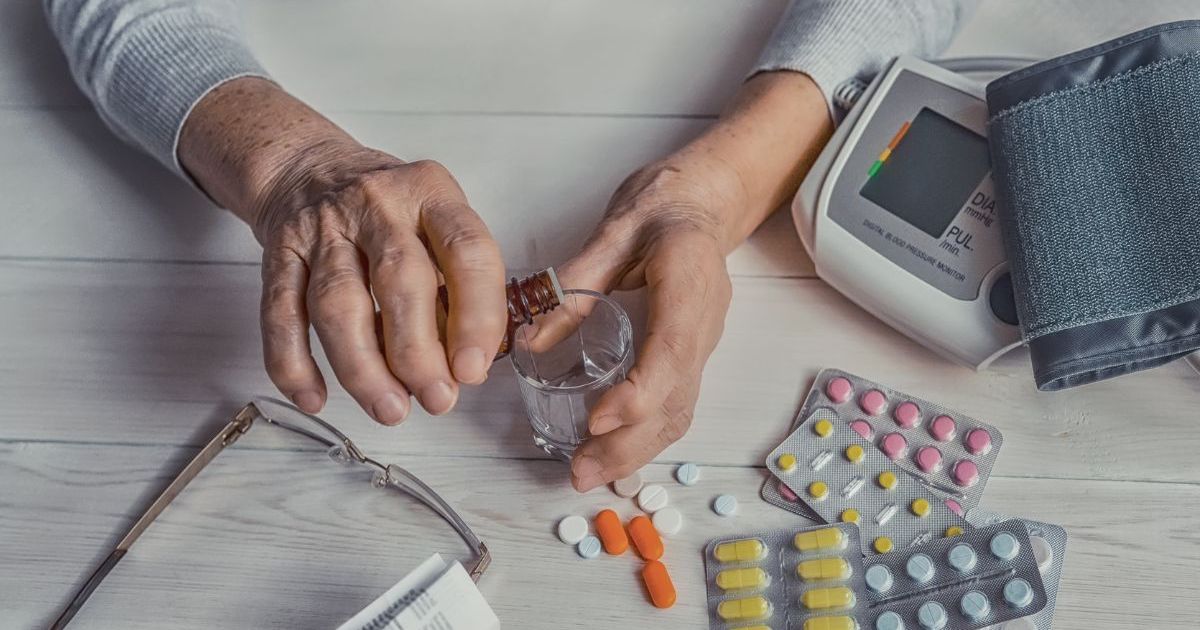 The Most Common Mistakes Elderly People Make When Taking Multiple Medications Simultaneously: Combinations That Can Be Dangerous