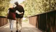 Način hoda može kod nekih pacijenata da bude prvi znak demencije, kažu neurolozi