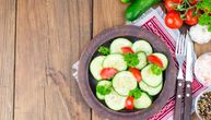 Godinama jedemo paradajz i krastavac zajedno: Da li ova salata zaista izaziva nadimanje?