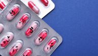 Odvikavanje izaziva nepodnošljive simptome kada se ukinu antidepresivi. Posledica su apstinencijalne krize