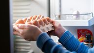Zašto jaja u prodavnici stoje van frižidera, a kod kuće ih treba staviti u frižider